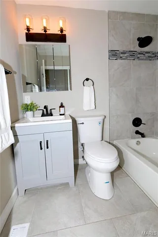 $379,900 | 7 Barbre Court, St. Louis, MO 63119