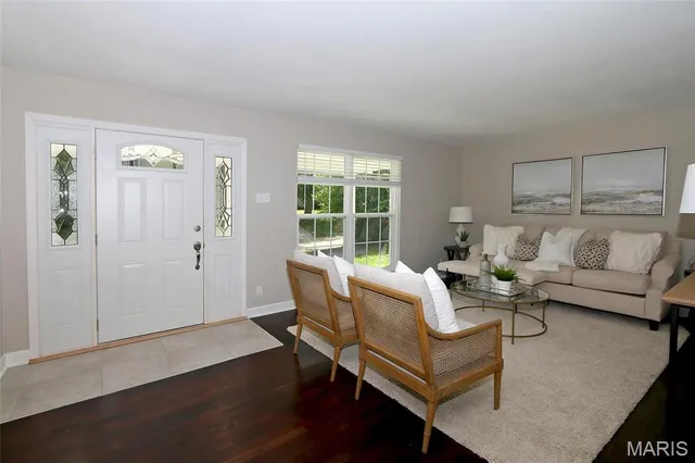 $379,900 | 7 Barbre Court, St. Louis, MO 63119