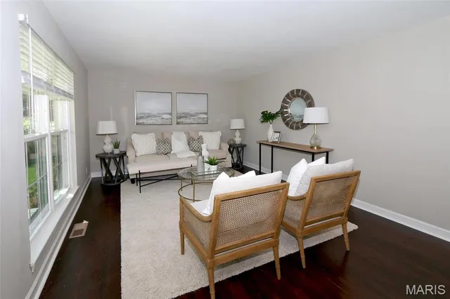 $379,900 | 7 Barbre Court, St. Louis, MO 63119