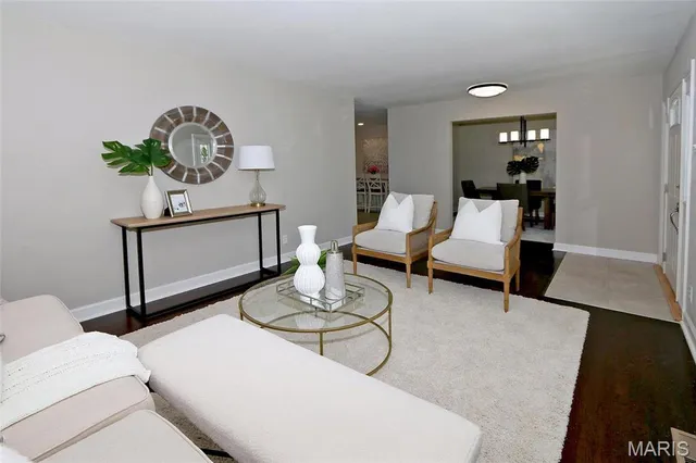 $379,900 | 7 Barbre Court, St. Louis, MO 63119