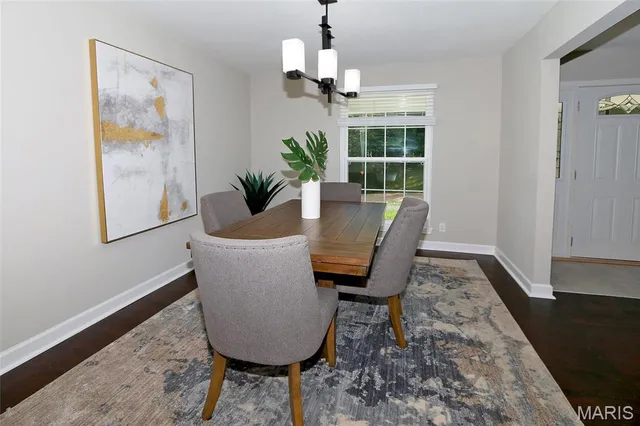 $379,900 | 7 Barbre Court, St. Louis, MO 63119