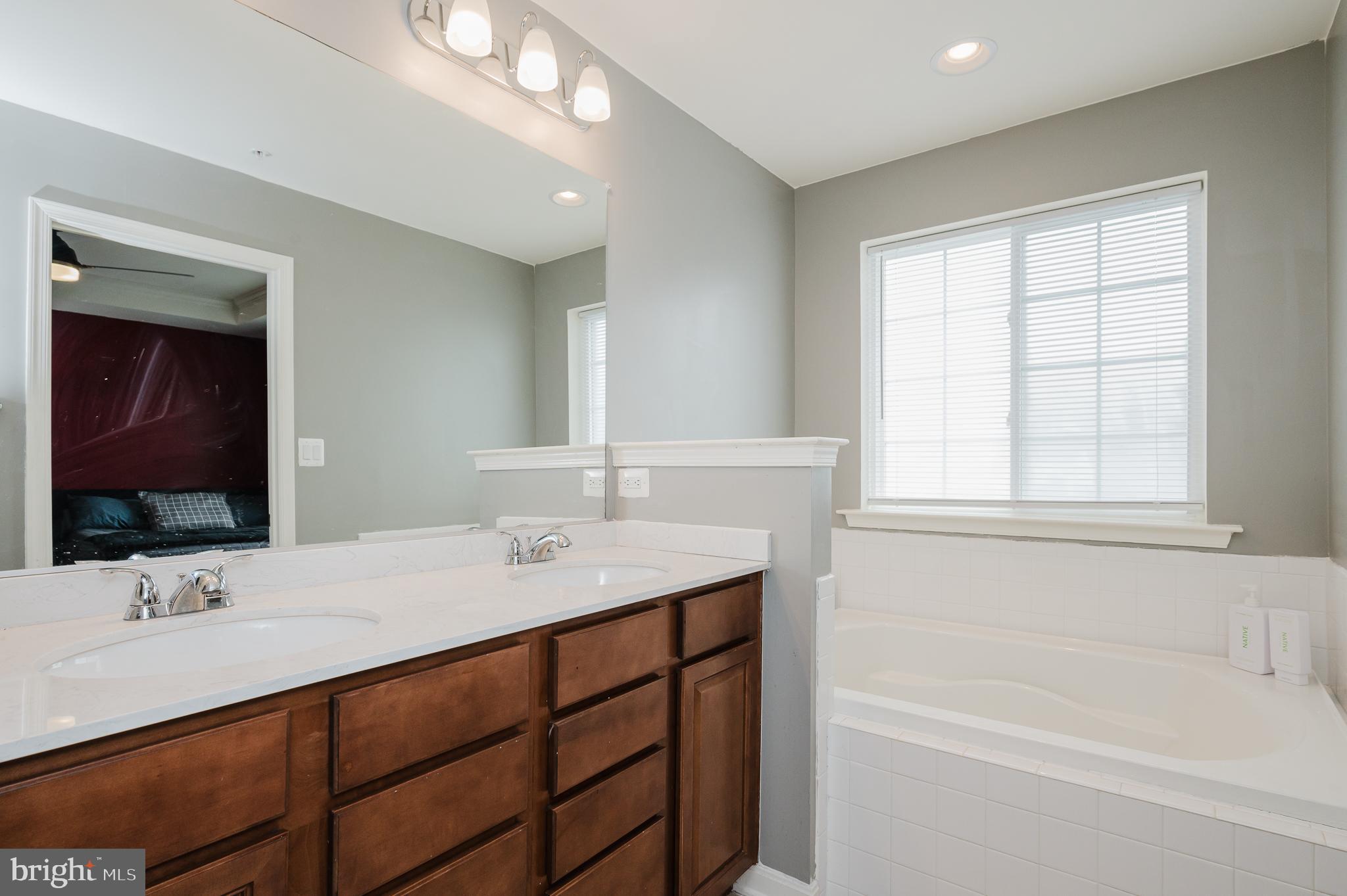 5417 Old Frederick Road Baltimore, MD 21229 - Photo 33 of 44 Primary Bath with Soaking Tub