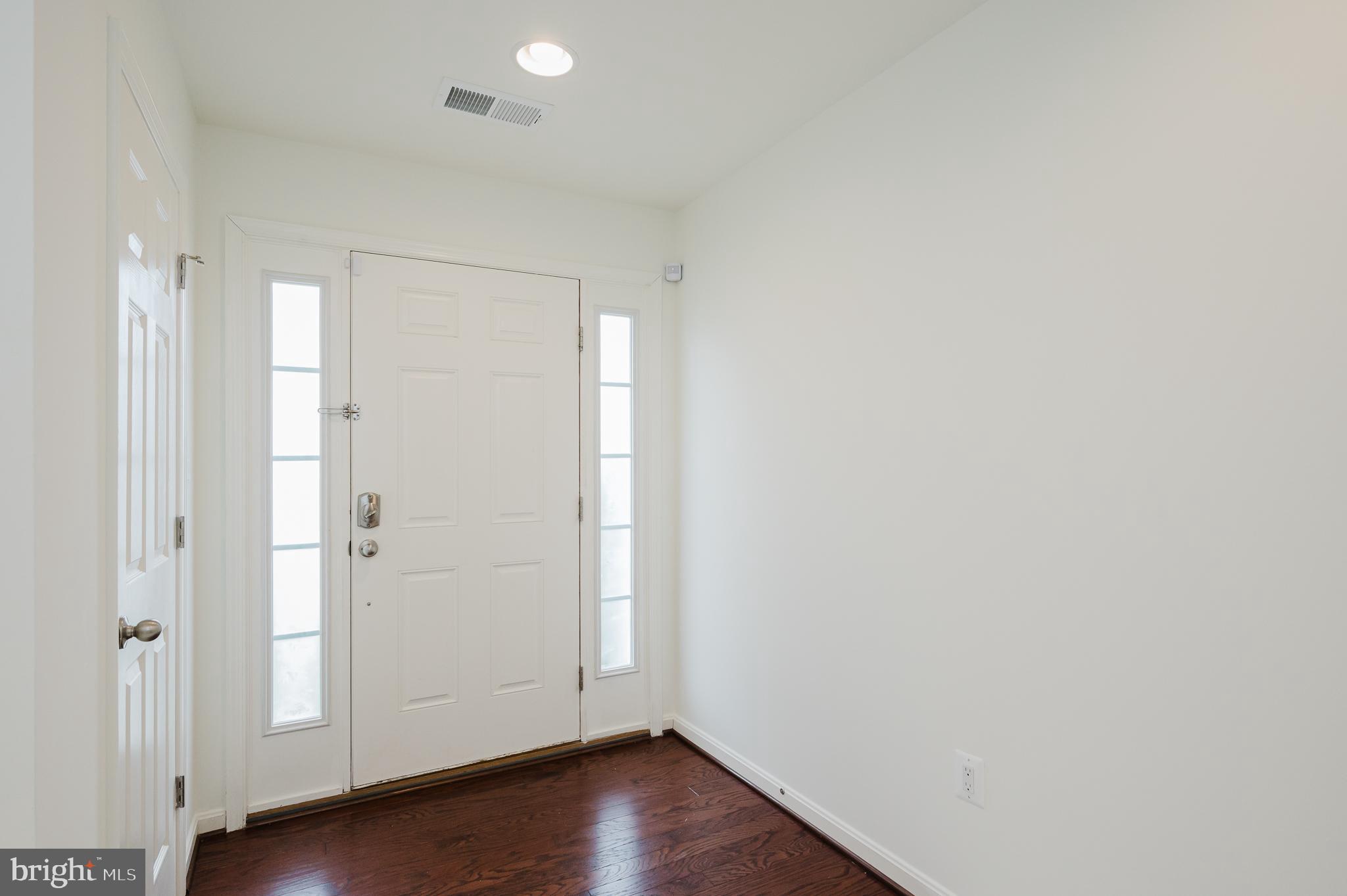 5417 Old Frederick Road Baltimore, MD 21229 - Photo 5 of 44 Foyer