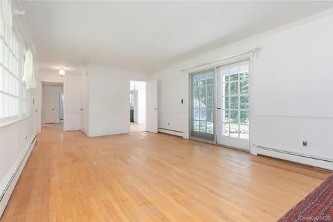 $895,000 | 14 Appleby Drive, Bedford, NY 10506