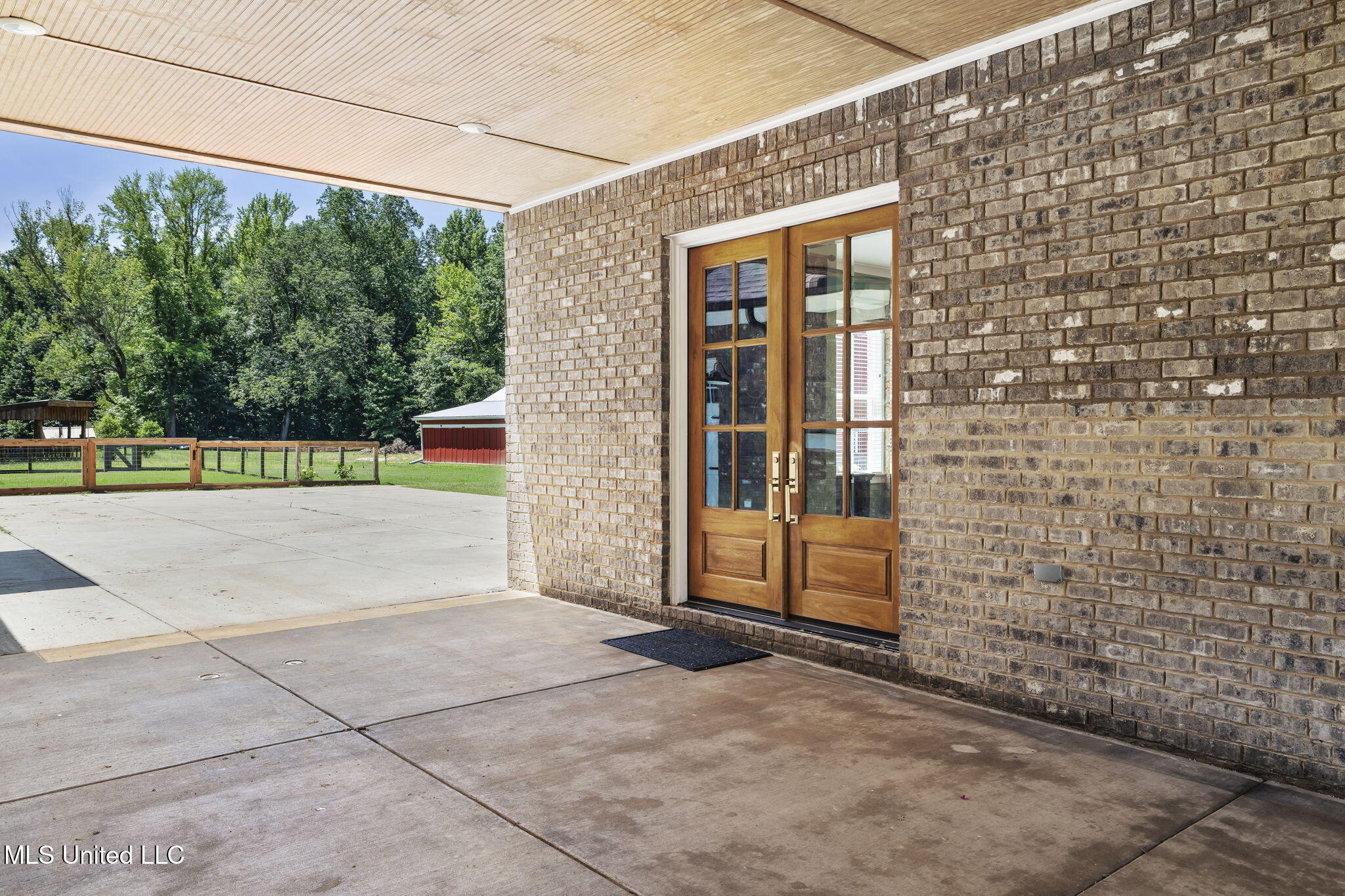 12097 Old Byhalia Road Byhalia, MS 38611 - Photo 16 of 85 office entrance