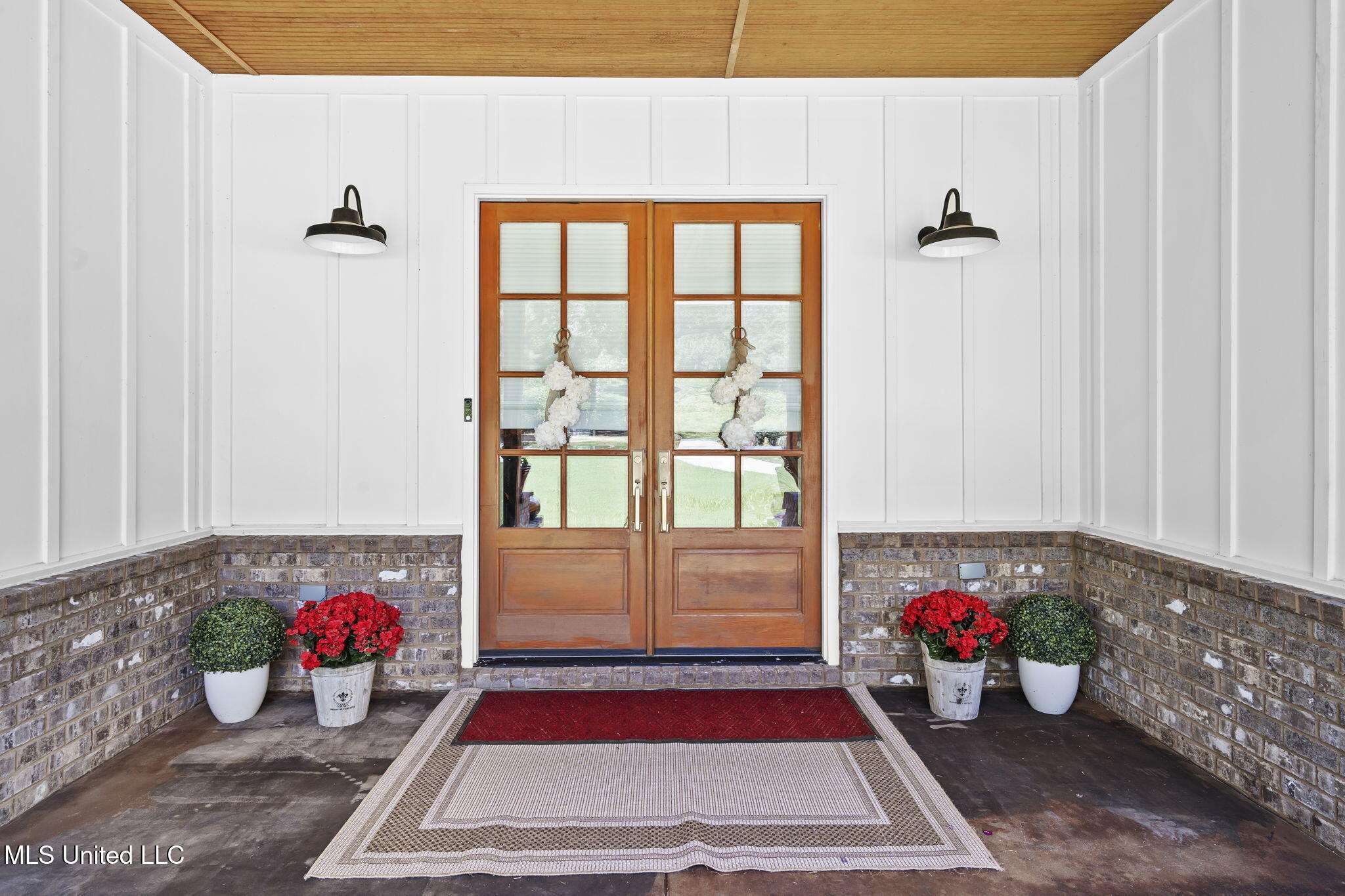12097 Old Byhalia Road Byhalia, MS 38611 - Photo 20 of 85 double wood door entry