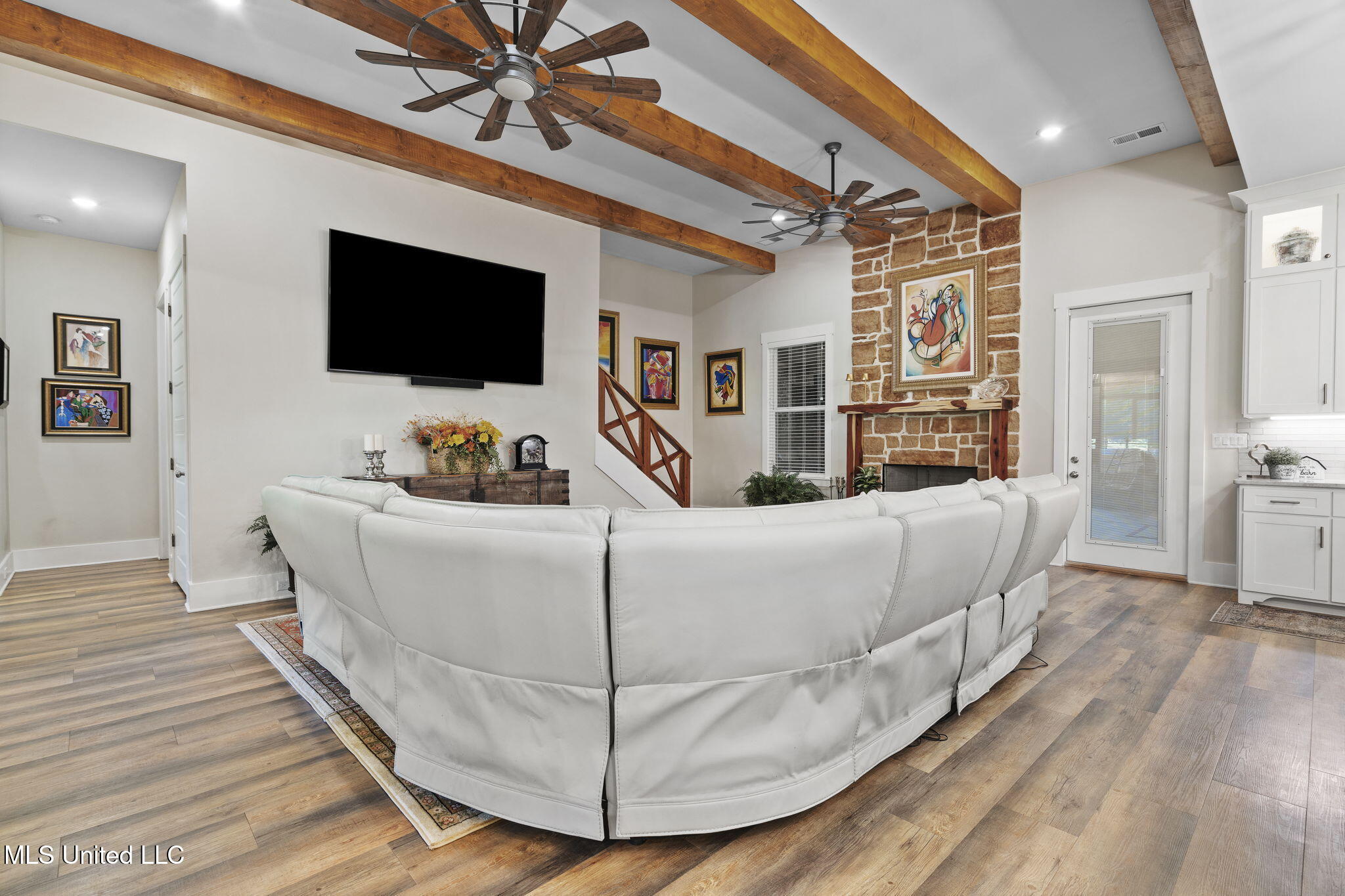 12097 Old Byhalia Road Byhalia, MS 38611 - Photo 23 of 85 view 2 of beams