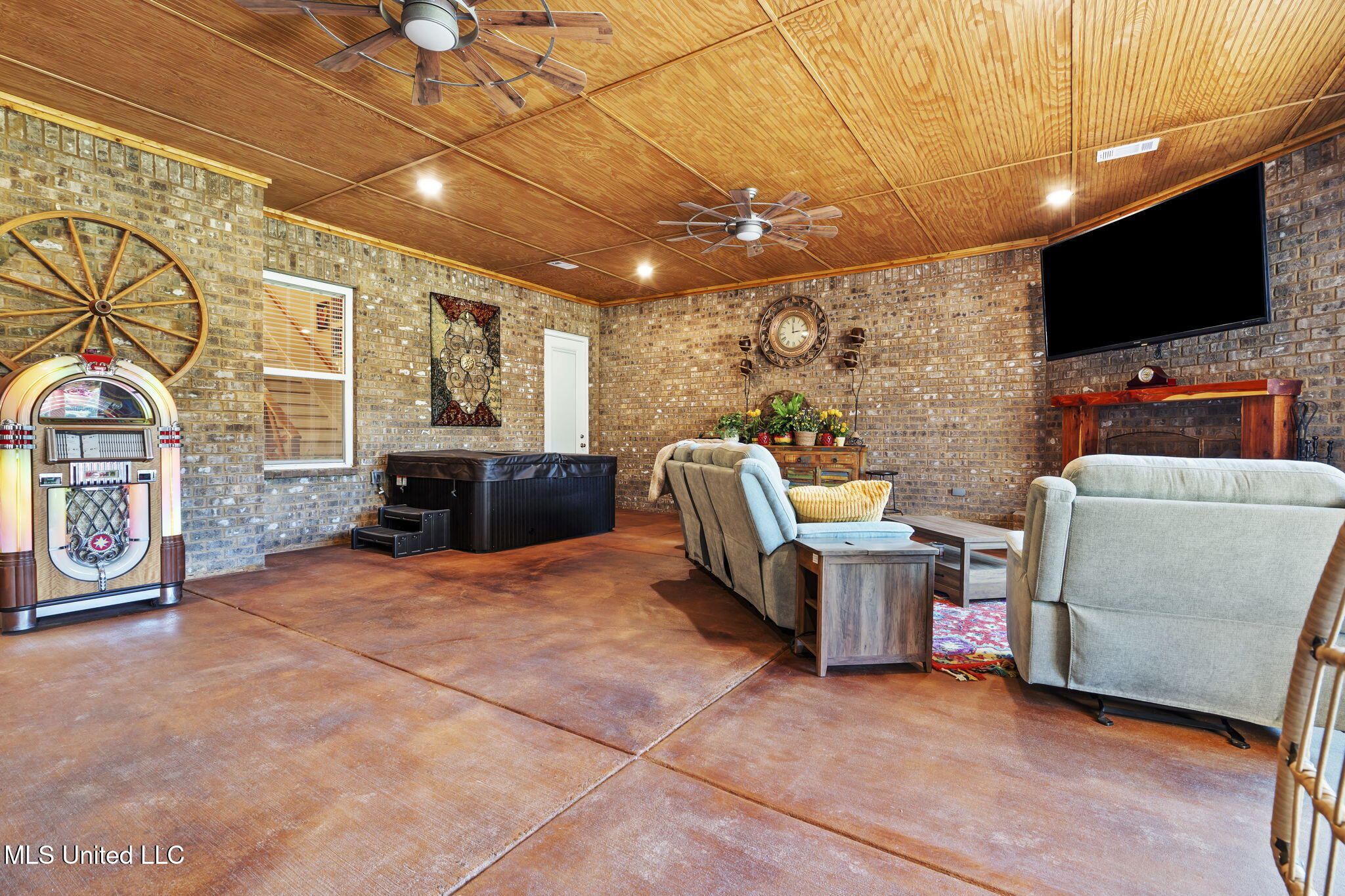 12097 Old Byhalia Road Byhalia, MS 38611 - Photo 28 of 85 sun room