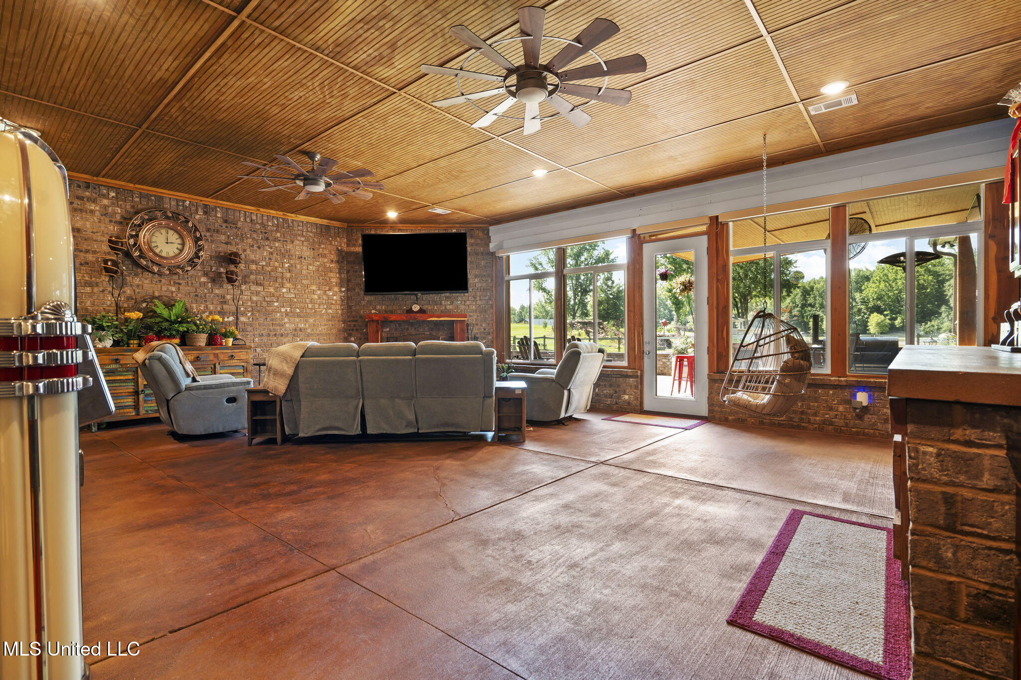 12097 Old Byhalia Road Byhalia, MS 38611 - Photo 29 of 85 sunroom auto shades