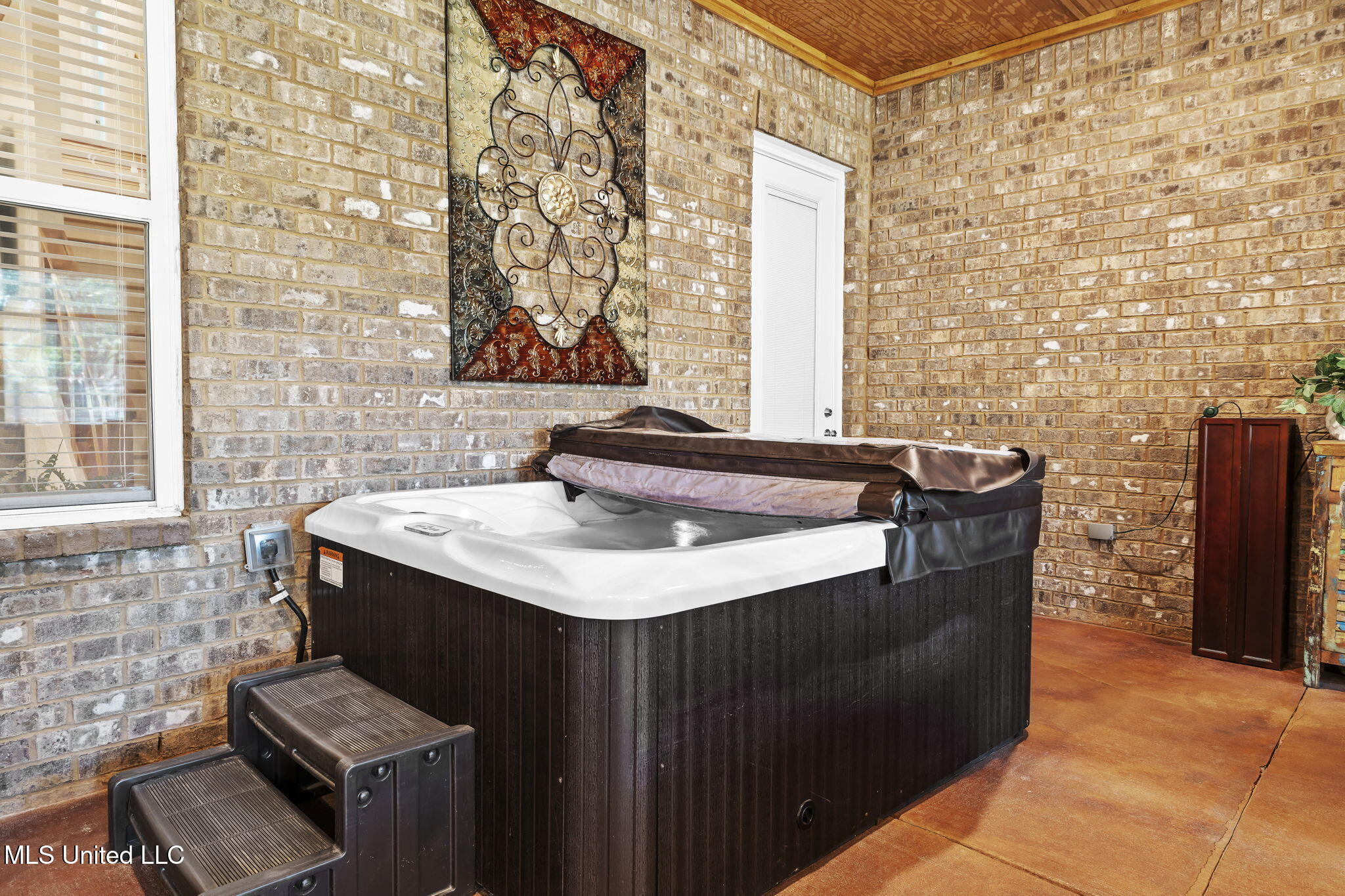 12097 Old Byhalia Road Byhalia, MS 38611 - Photo 30 of 85 hot tub in sunroom