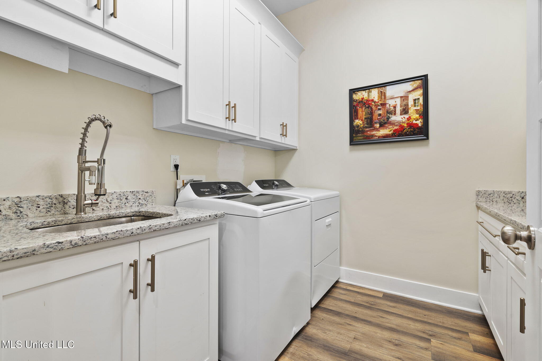 12097 Old Byhalia Road Byhalia, MS 38611 - Photo 31 of 85 laundry room