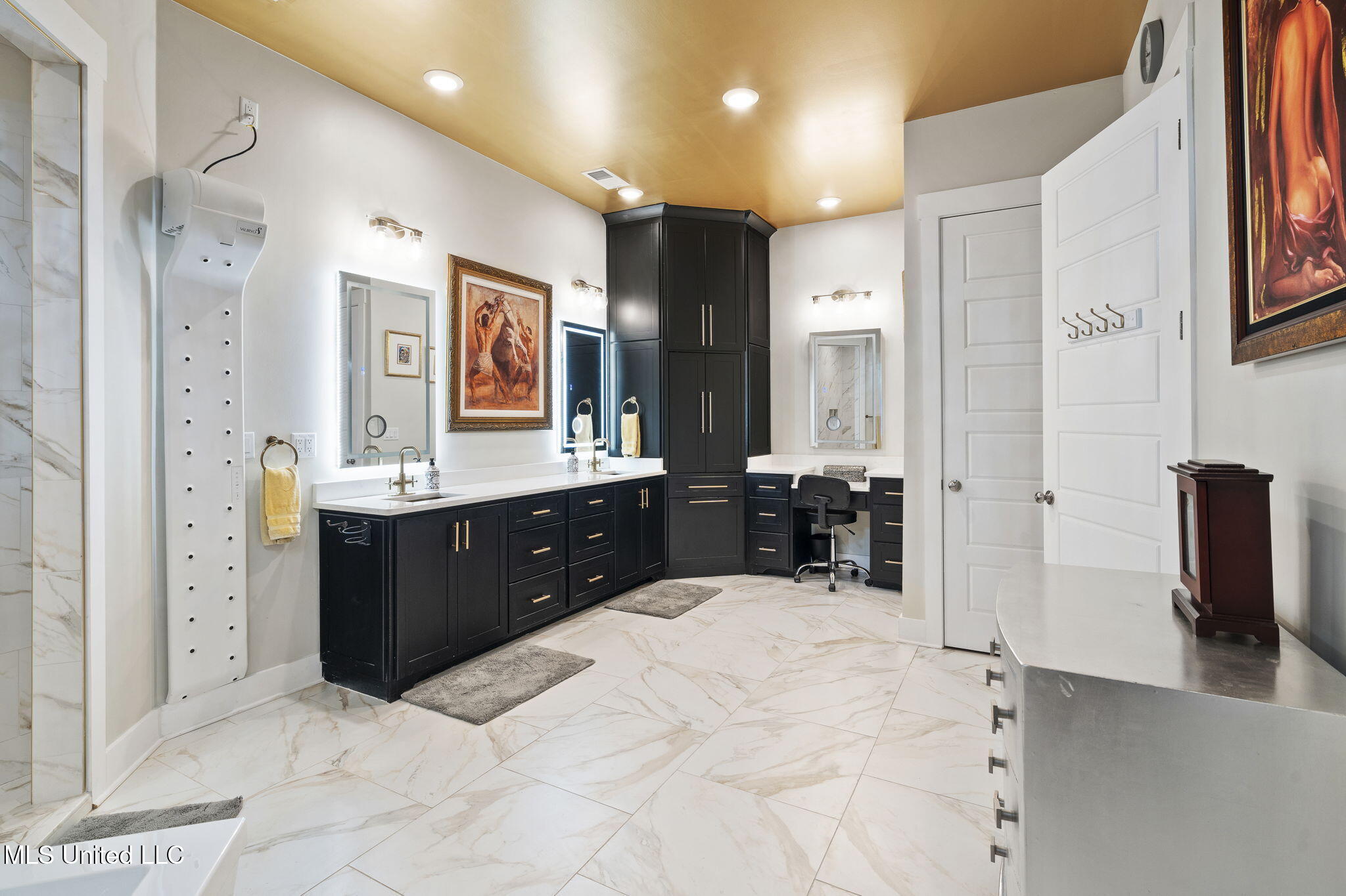 12097 Old Byhalia Road Byhalia, MS 38611 - Photo 34 of 85 view 2 primary bath