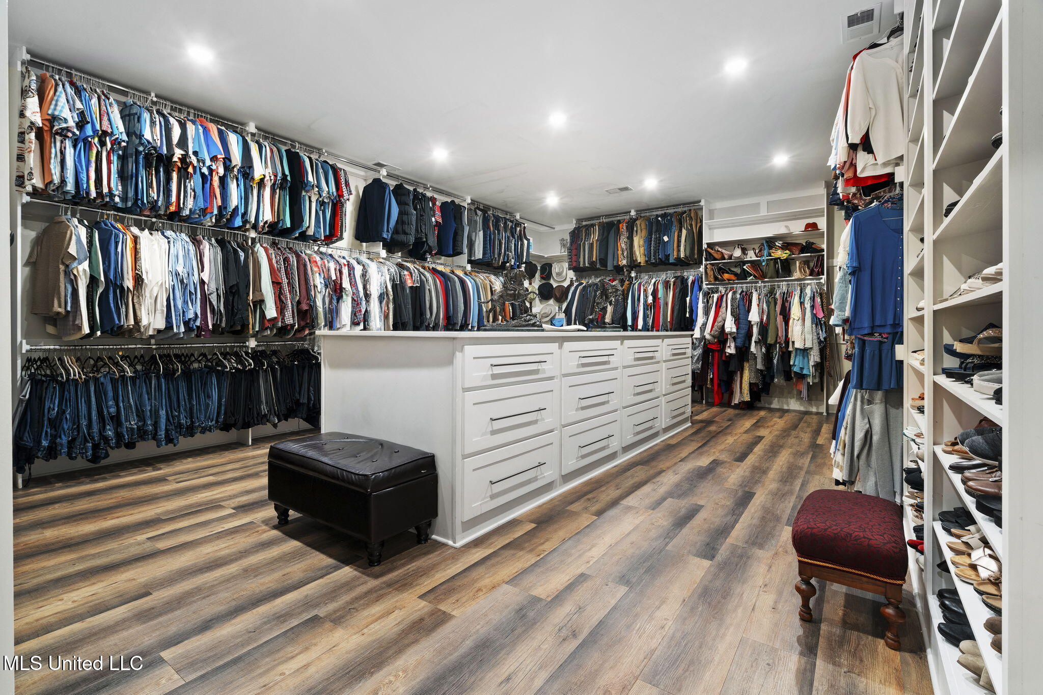 12097 Old Byhalia Road Byhalia, MS 38611 - Photo 5 of 85 primary closet