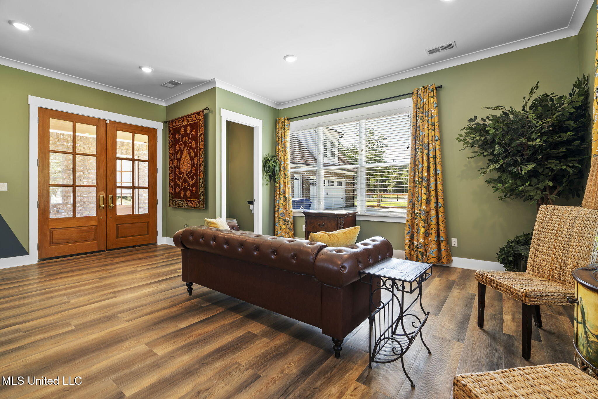 12097 Old Byhalia Road Byhalia, MS 38611 - Photo 56 of 85 view 3 downstairs office