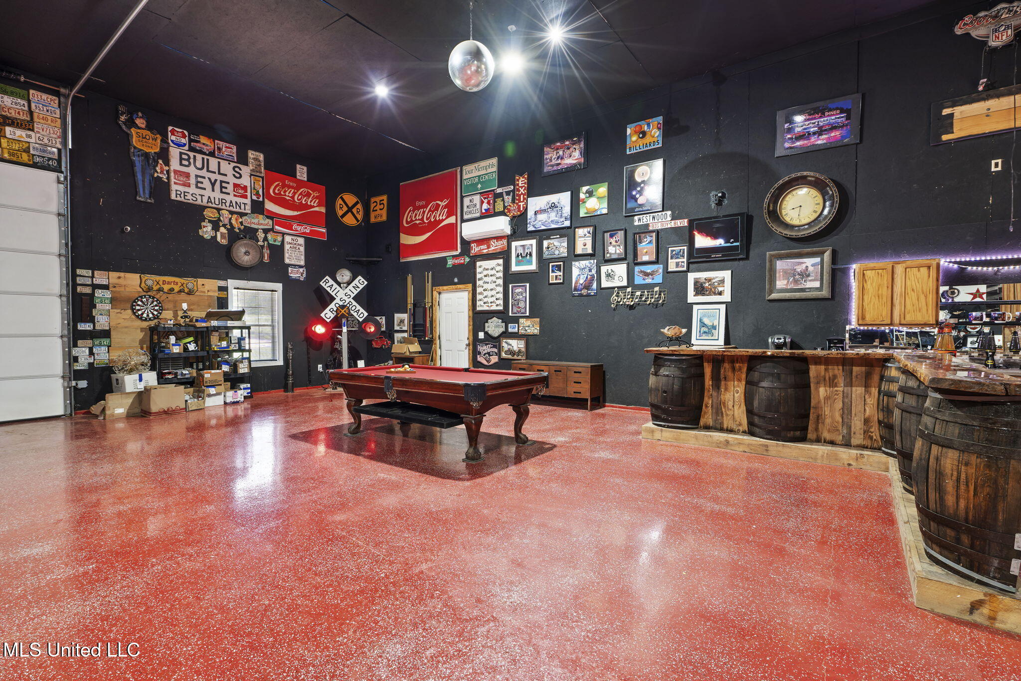 12097 Old Byhalia Road Byhalia, MS 38611 - Photo 60 of 85 central inside barn