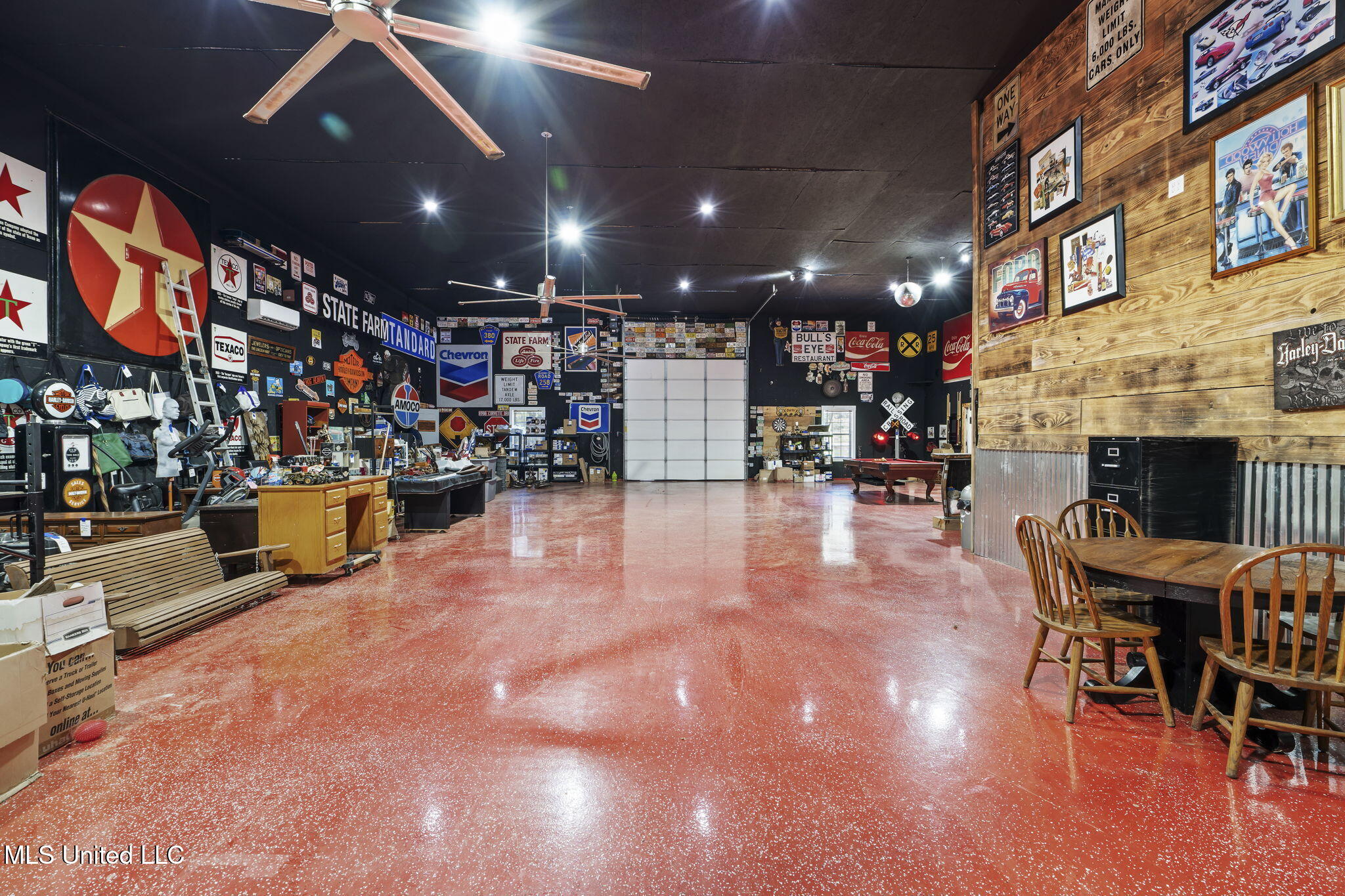 12097 Old Byhalia Road Byhalia, MS 38611 - Photo 62 of 85 barn outside apartment