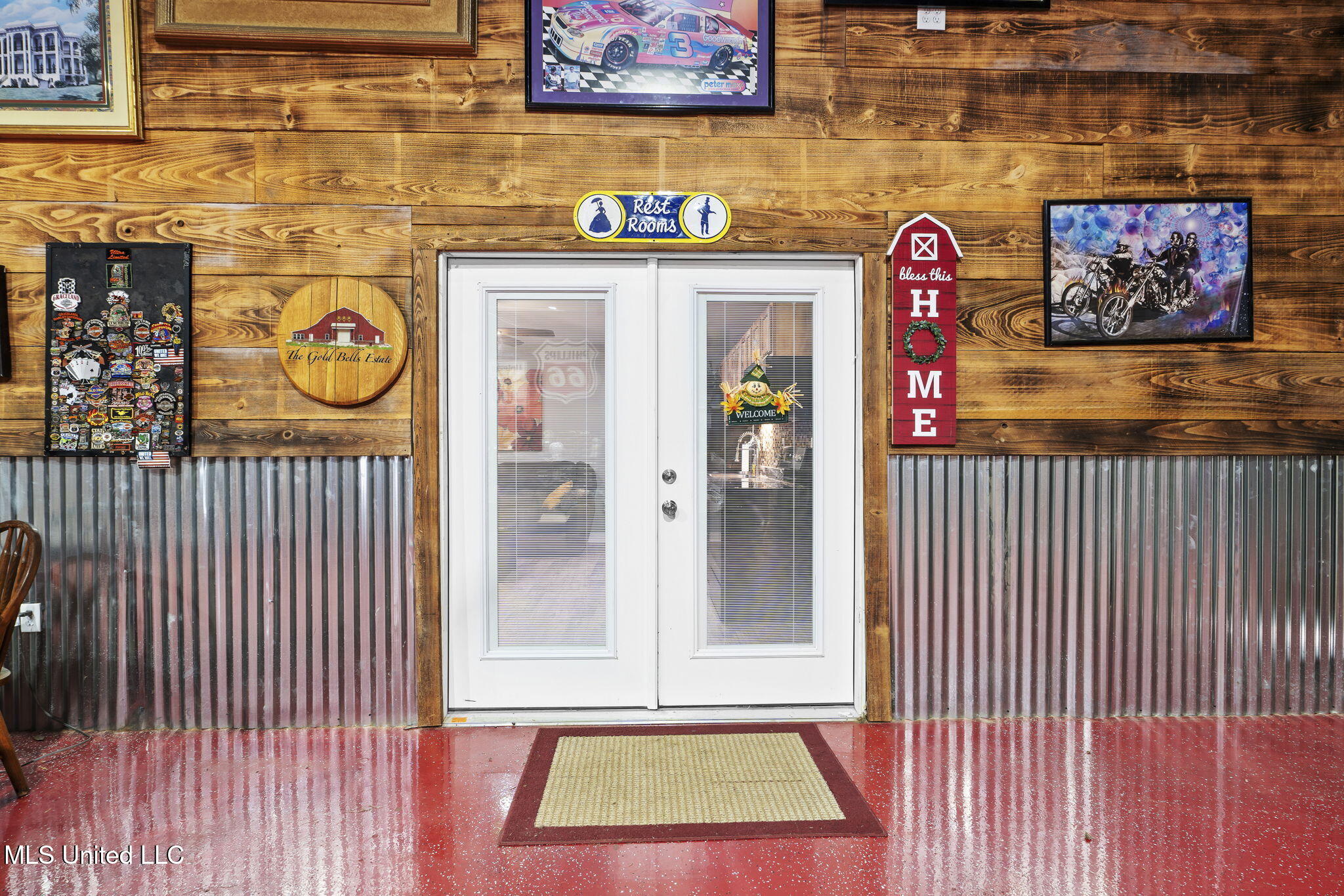 12097 Old Byhalia Road Byhalia, MS 38611 - Photo 64 of 85 barn apartment entrance