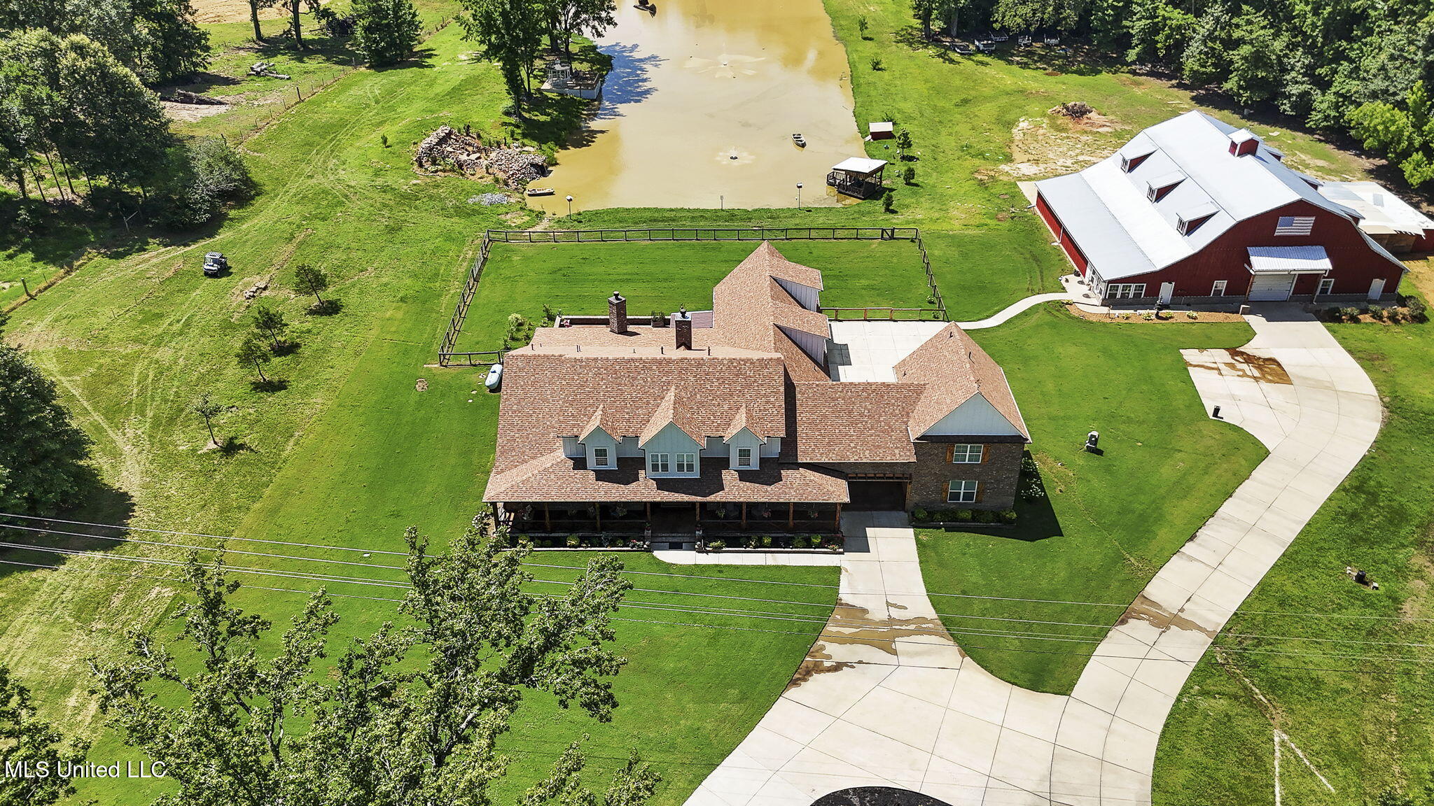 12097 Old Byhalia Road Byhalia, MS 38611 - Photo 81 of 85 house, pond & barn