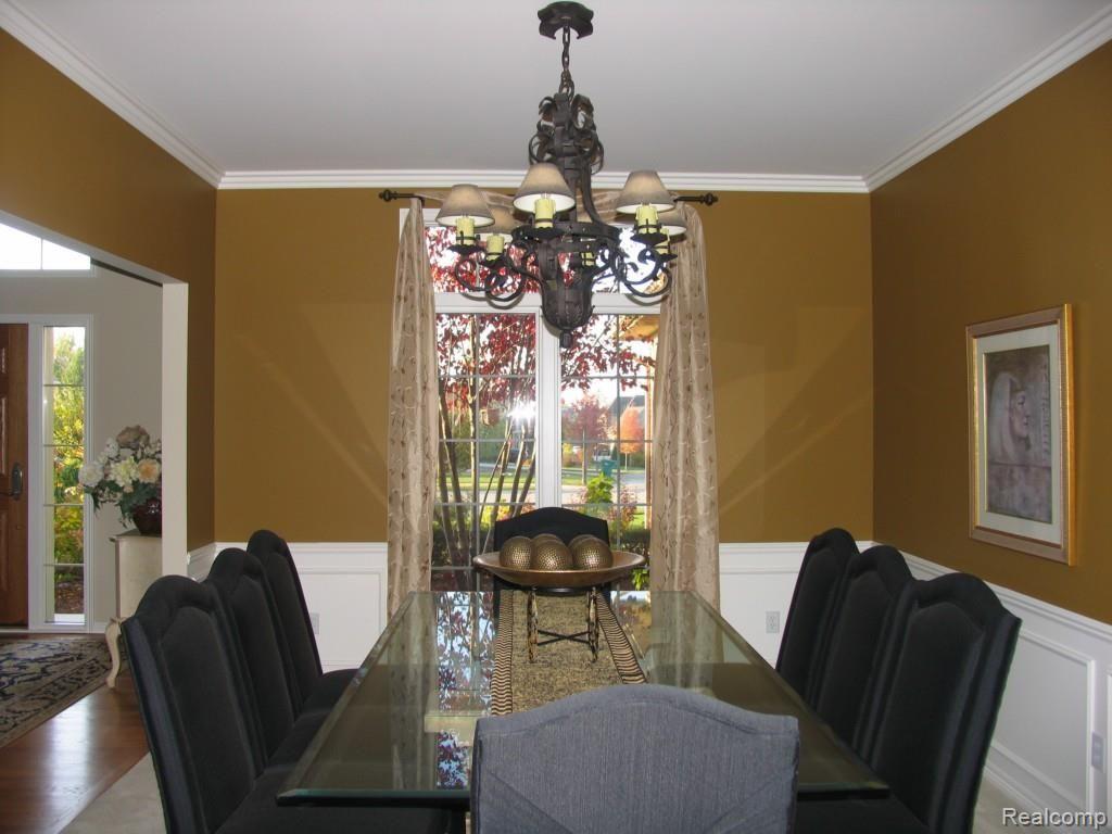 2899 North Addison Circle Rochester, MI 48306 - Photo 14 of 41 DINING ROOM