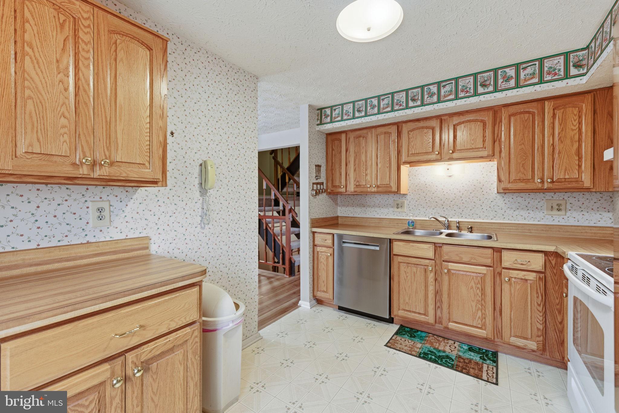 11563 Ivy Bush Court Reston, VA 20191 - Photo 8 of 48 a kitchen with appliances cabinets and a sink