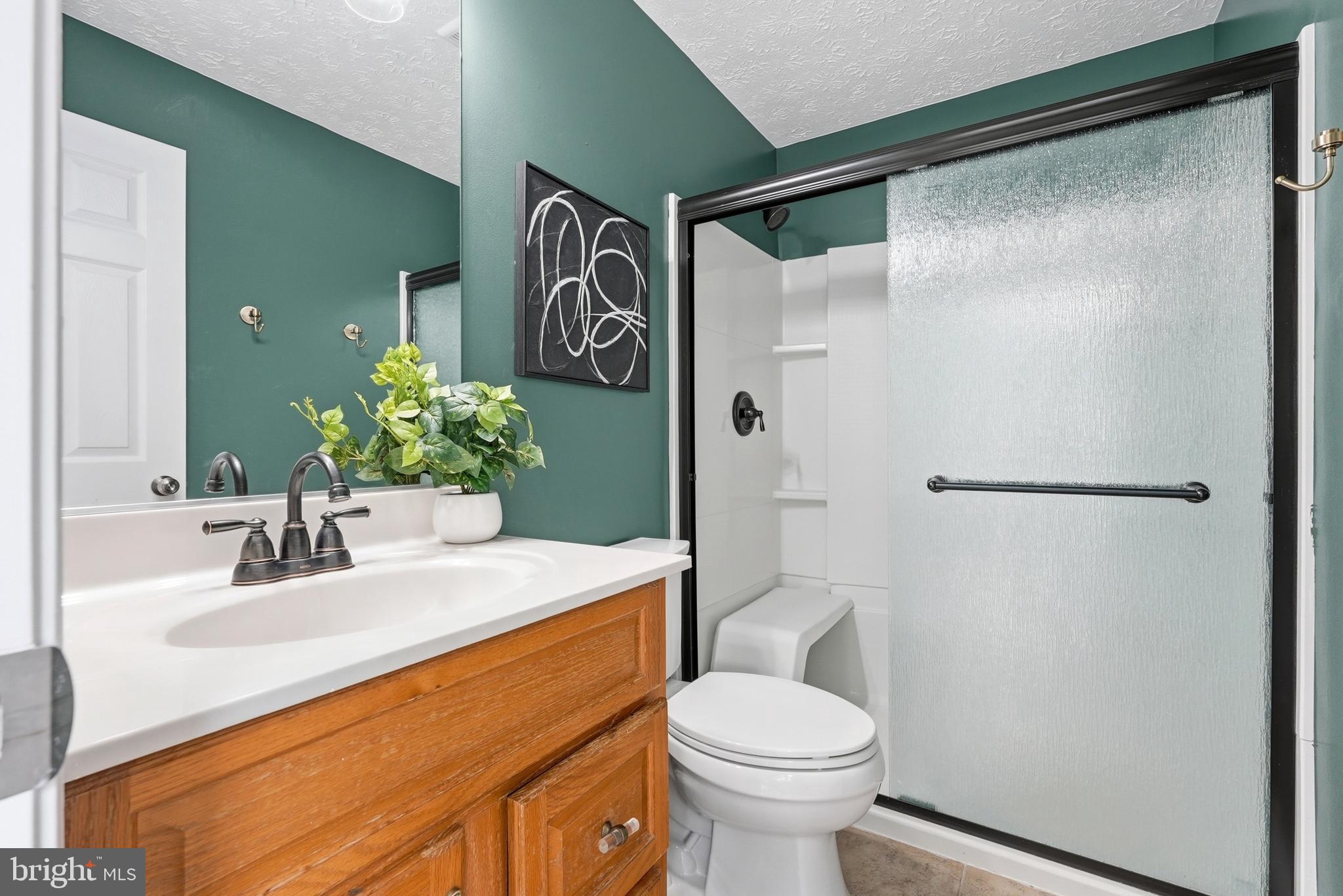 2054 Quaker Way, Unit 9 Annapolis, MD 21401 - Photo 17 of 29 En-suite bath with updated glass walk-in shower