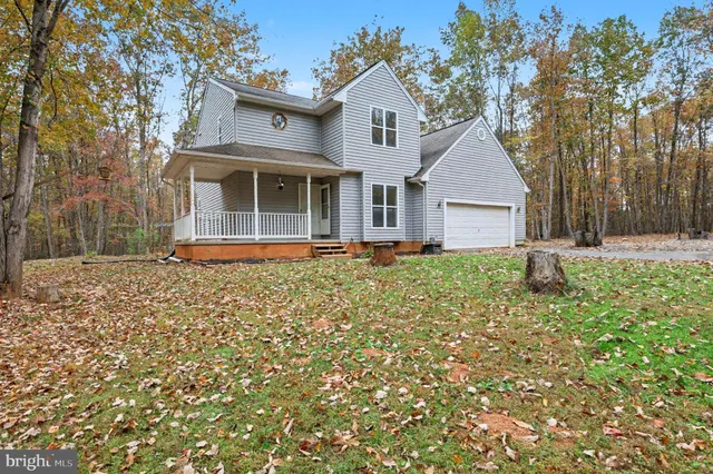 front view of house with a yard