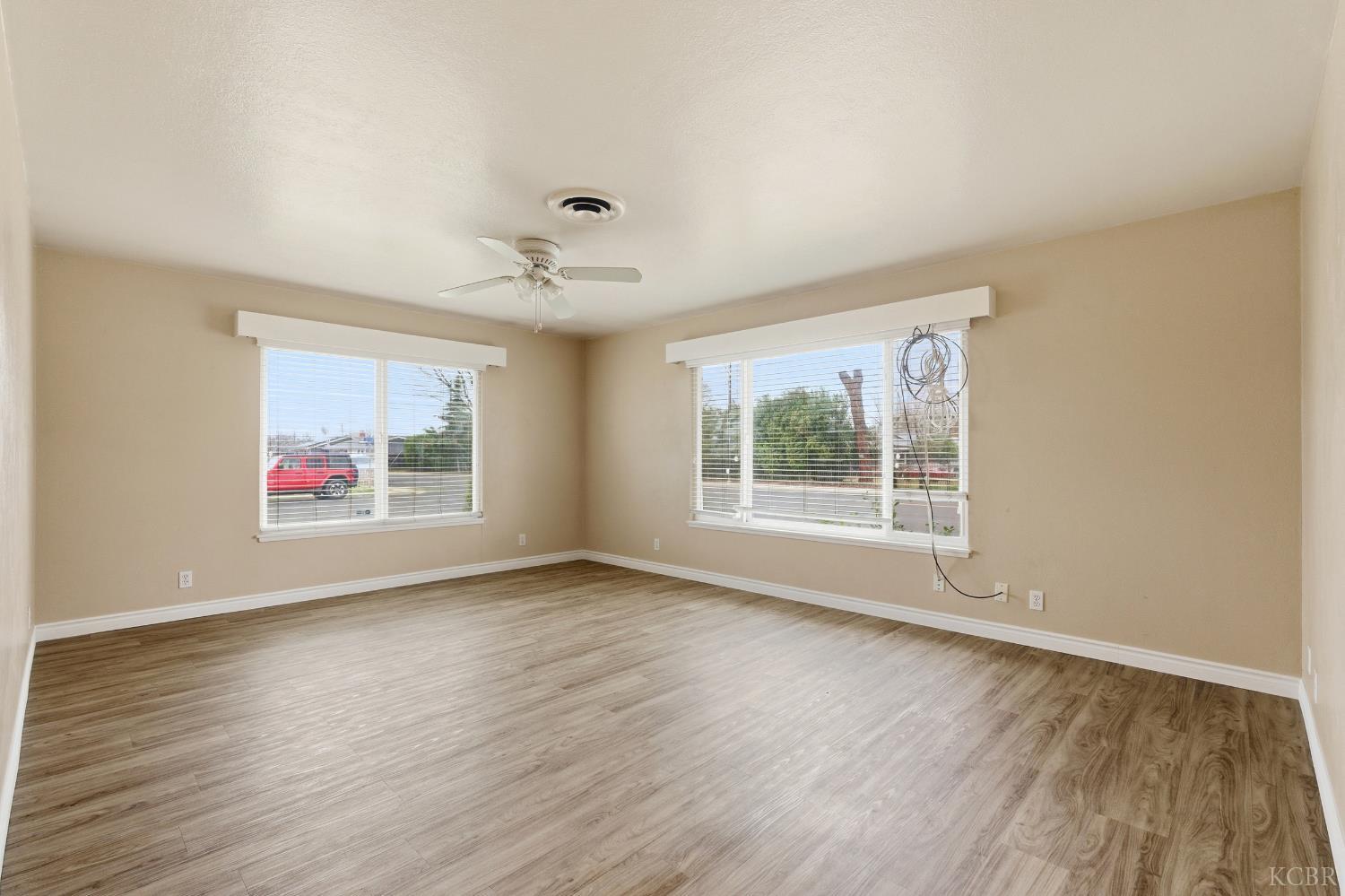 5 West Spring Lane Lemoore, CA 93245 - Photo 5 of 32 Gallery Image 5