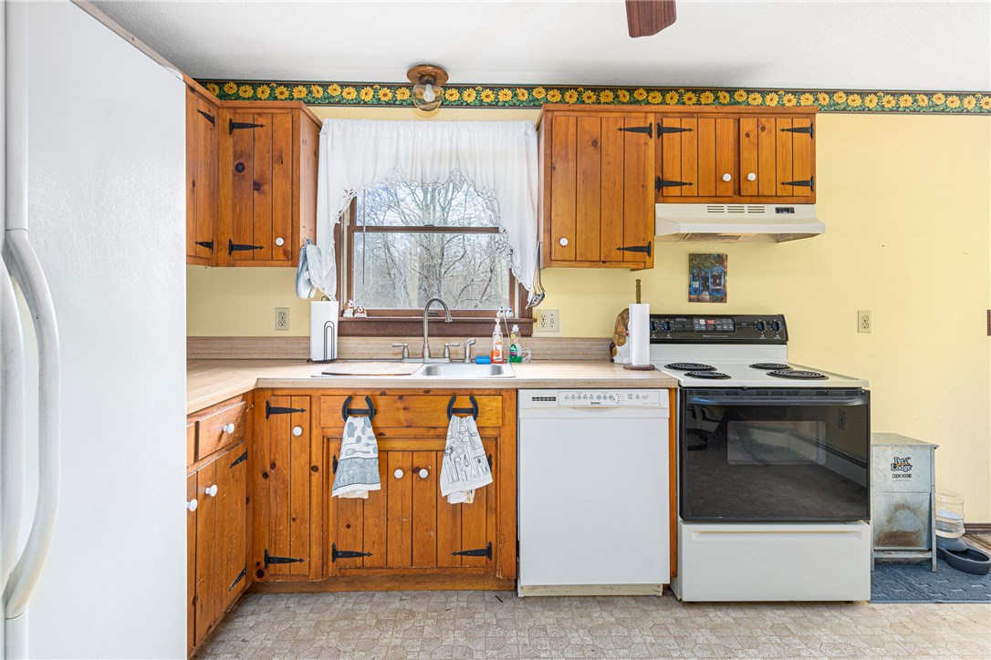 263 Congdon Road Voluntown, CT 06384 - Photo 13 of 37