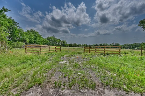 $429,000 | 544 East Fm 1291, Round Top, TX 78954