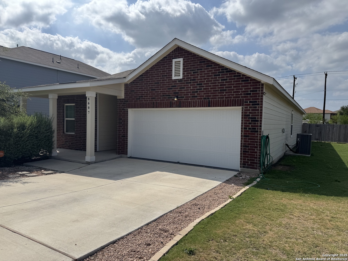 8607 ROCK Meadow Converse, TX 78109 - Photo 4 of 51