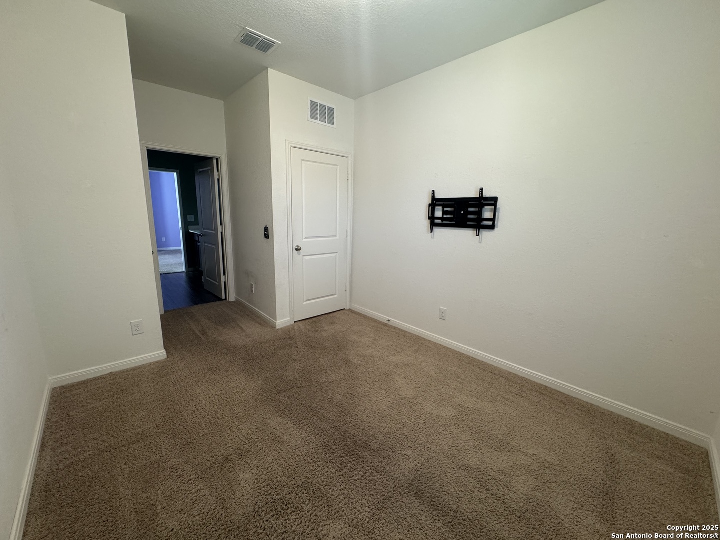 8607 ROCK Meadow Converse, TX 78109 - Photo 9 of 51