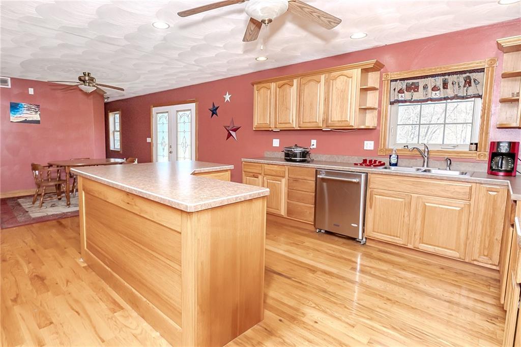 686 North Ridge Road Shelocta, PA 15774 - Photo 8 of 31 a kitchen with a sink stove and cabinets