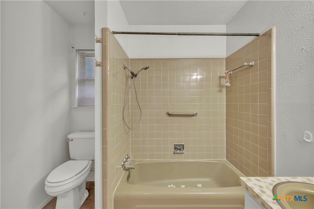 7634 Fox Trail Belton, TX 76513 - Photo 37 of 41 bathroom
