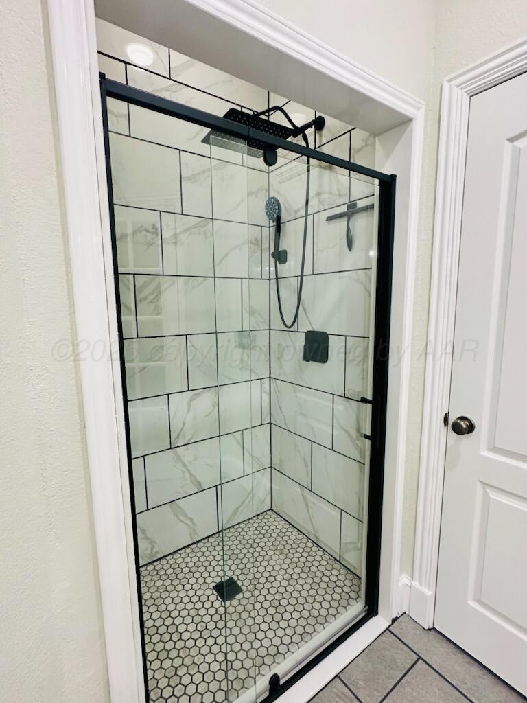 8211 Challenge Drive Amarillo, TX 79119 - Photo 19 of 31 a bathroom with a shower