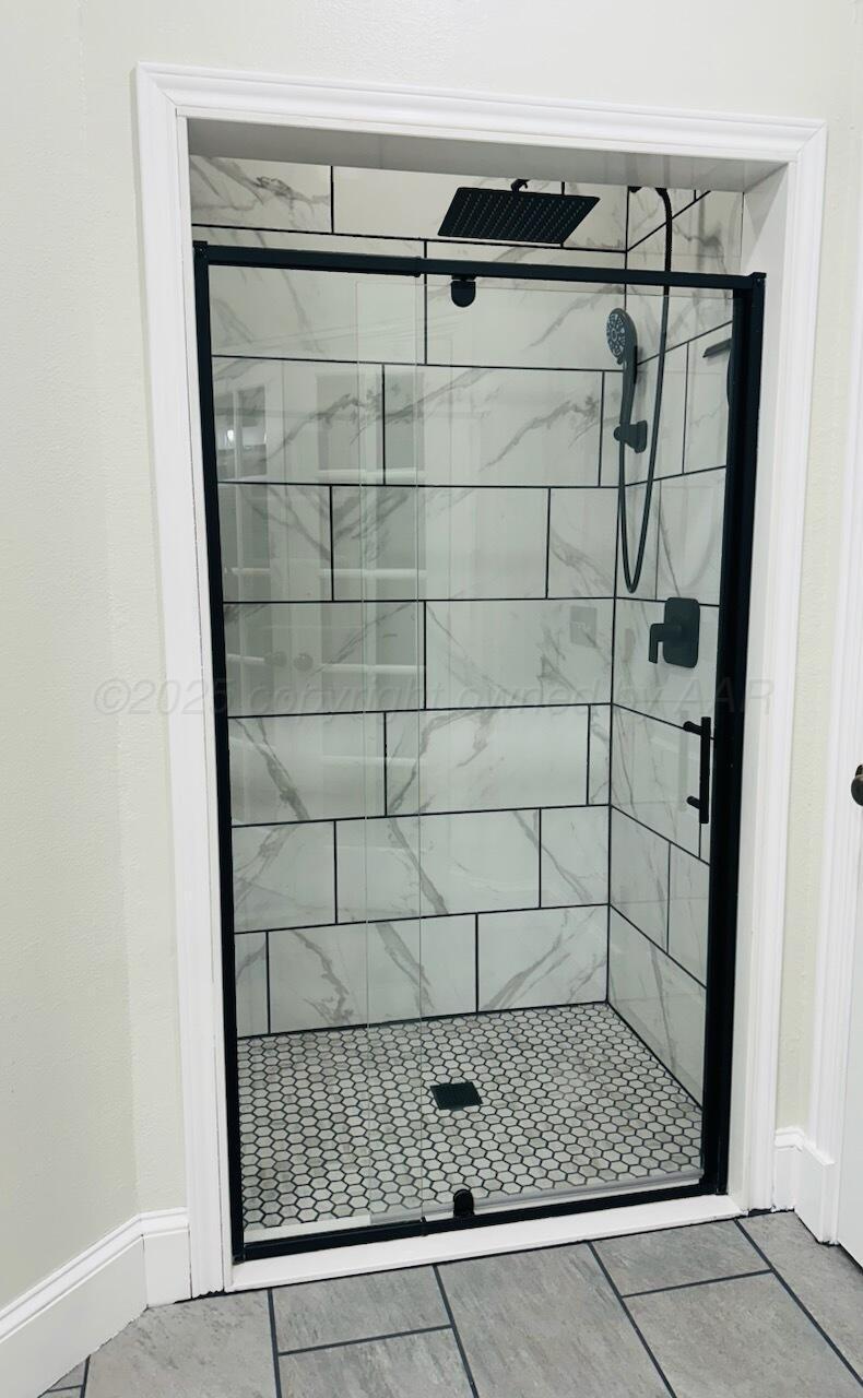 8211 Challenge Drive Amarillo, TX 79119 - Photo 20 of 31 a bathroom with a shower