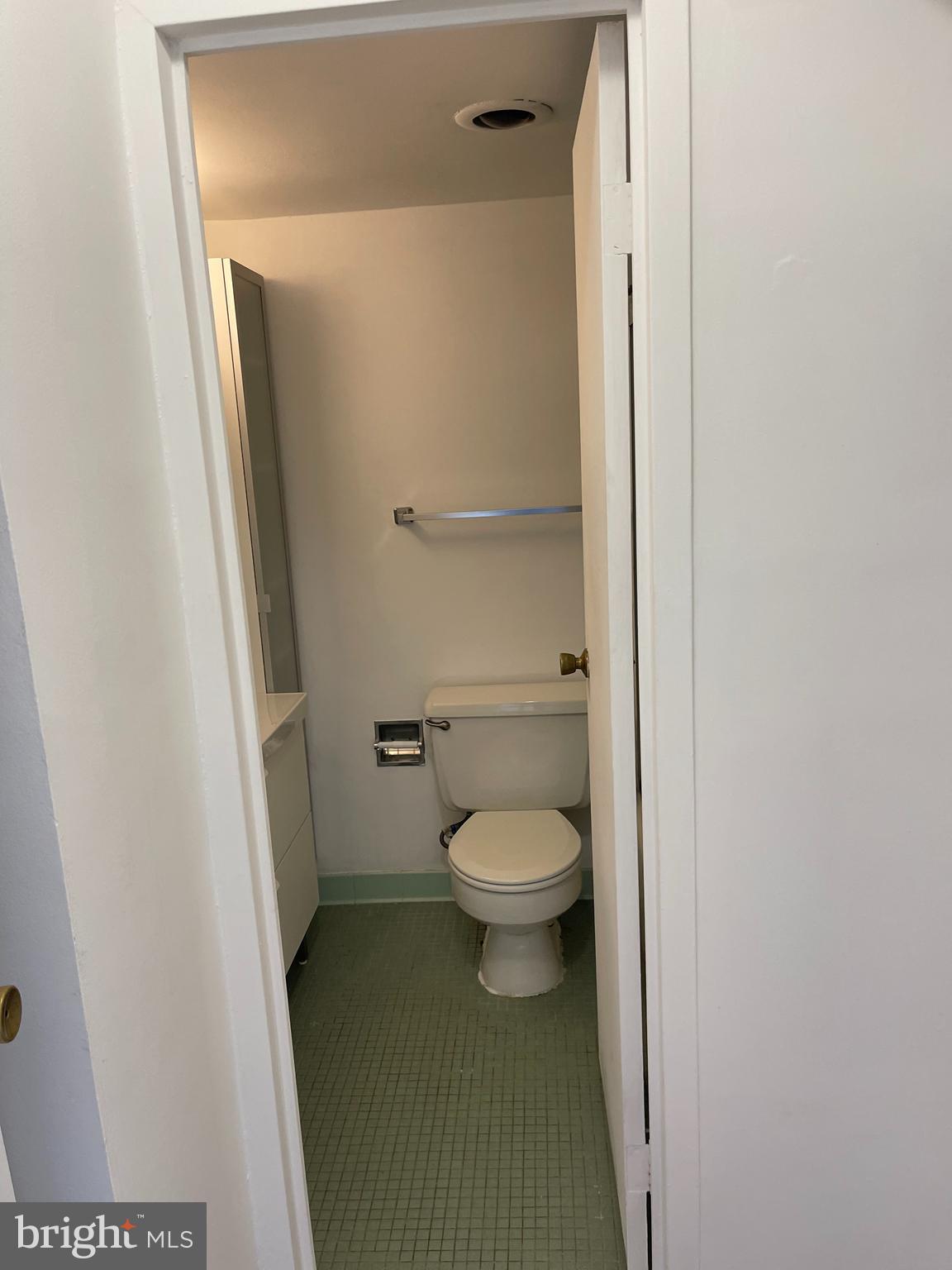950 25th Street Northwest, Unit 1013N Washington, DC 20037 - Photo 15 of 27 a bathroom with a toilet and a sink