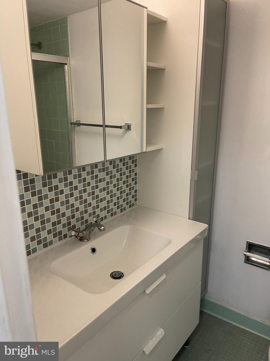 950 25th Street Northwest, Unit 1013N Washington, DC 20037 - Photo 19 of 27 a bathroom with a sink and a shower