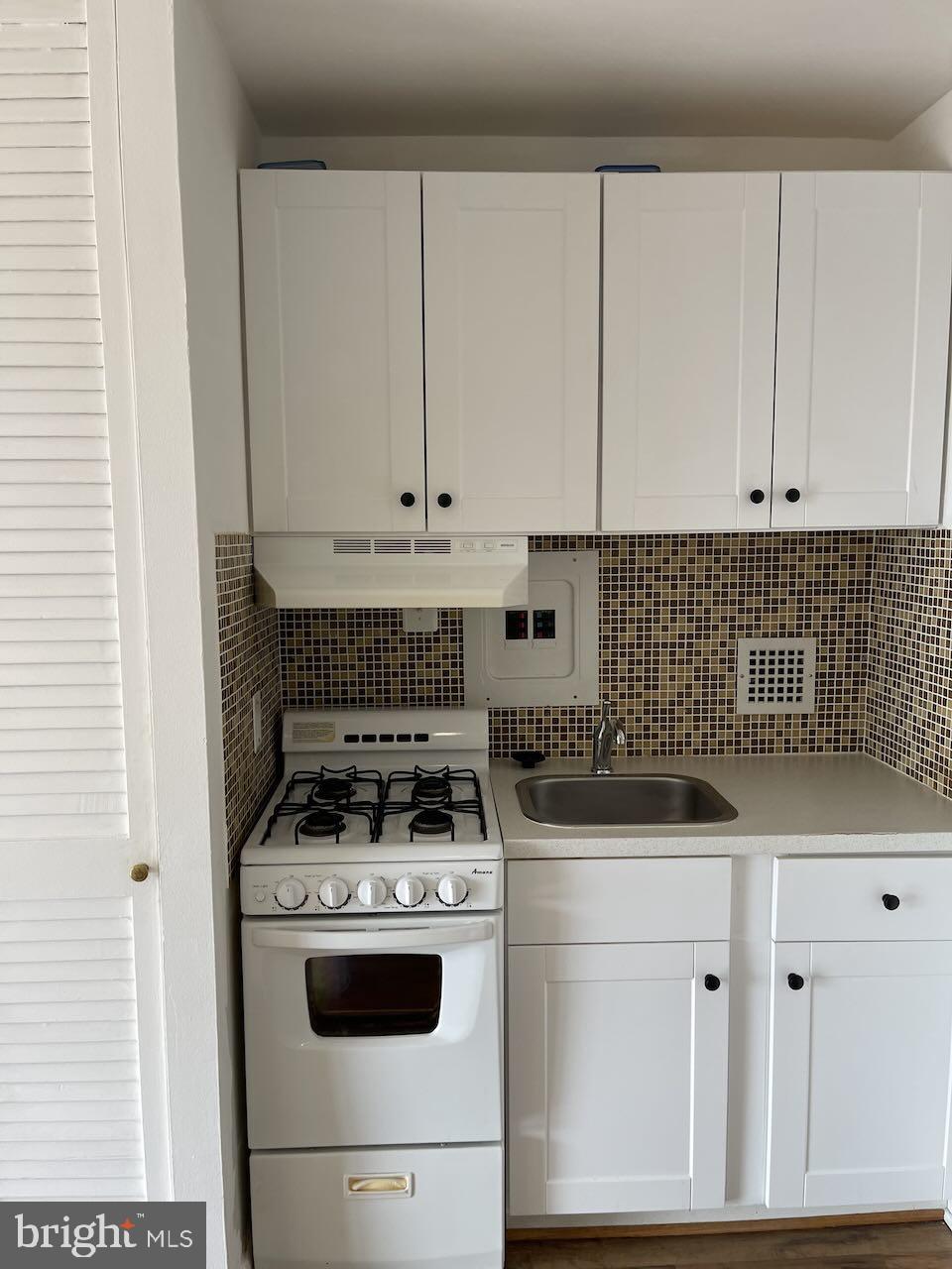 950 25th Street Northwest, Unit 1013N Washington, DC 20037 - Photo 8 of 27 a kitchen with white cabinets and white appliances