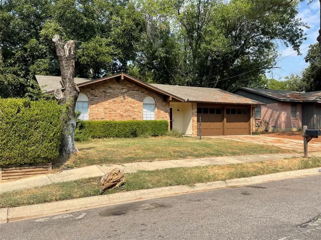$262,000 | 2302 Mercedes Road, Denton, TX 76205