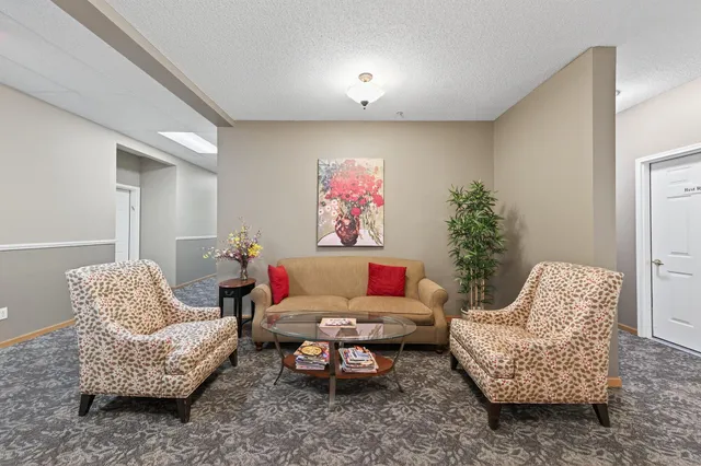 $309,900 | 1941 Ford Parkway, Unit 102, St. Paul, MN 55116