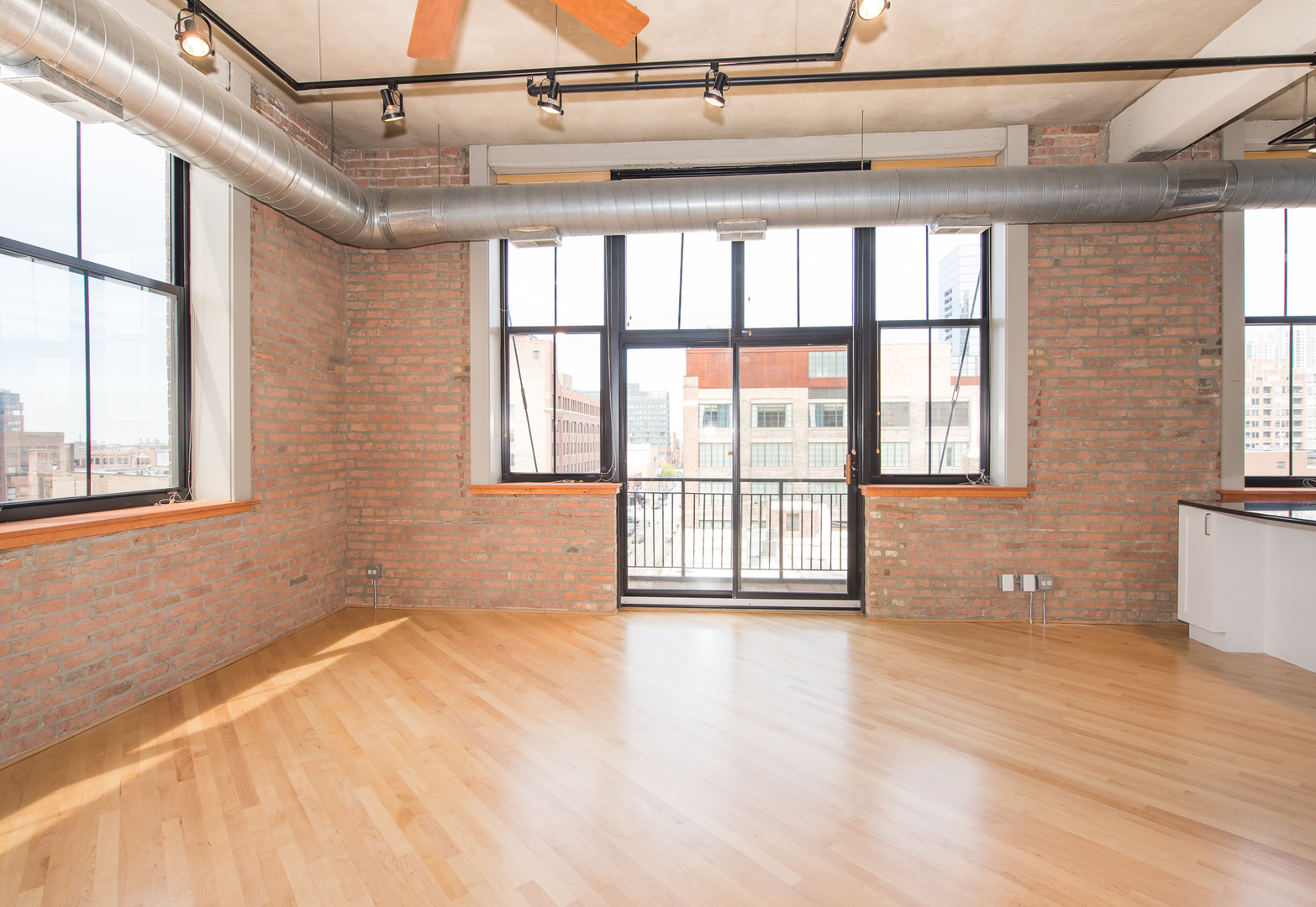 Undisclosed Address Chicago, IL 60607 - Photo 6 of 18 a view of a room with a large window