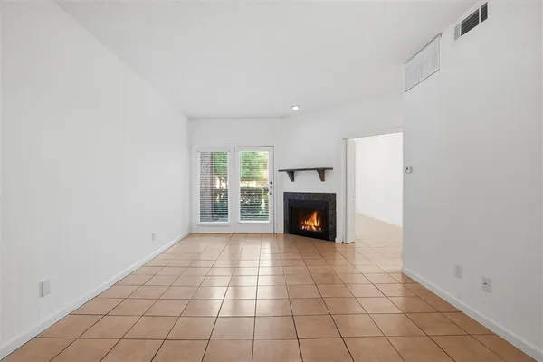 $1,100 | 5550 Spring Valley Road, Unit F14, Dallas, TX 75254