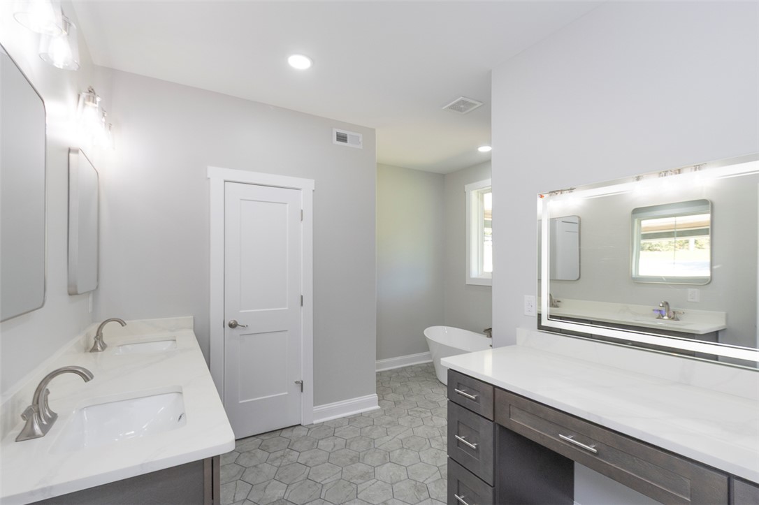 45 Big Mouth Cove Iva, SC 29655 - Photo 30 of 44 Master bath