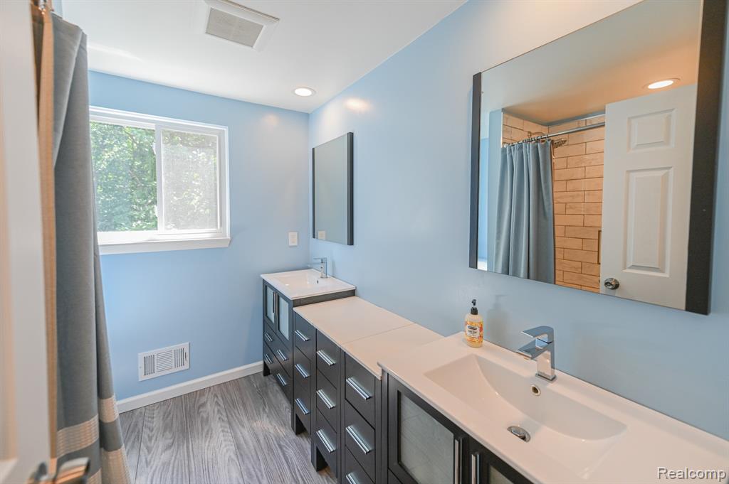 611 Ten Point Drive Rochester Hills, MI 48309 - Photo 14 of 17