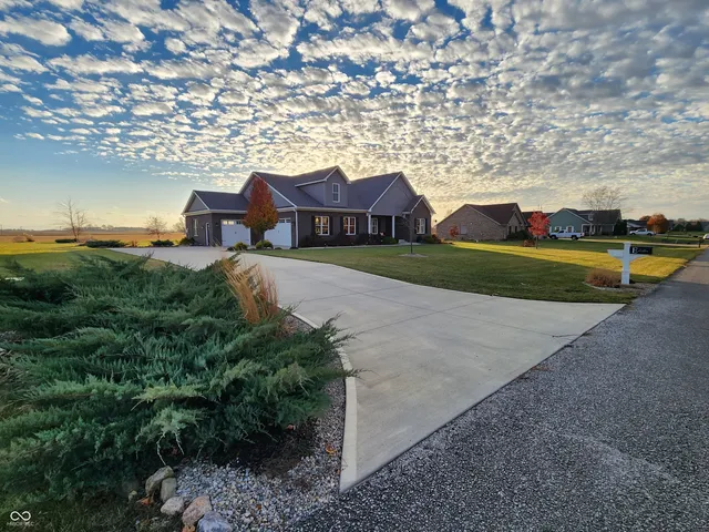 $439,000 | 6177 East Holes Crossing Drive, Crawfordsville, IN 47933