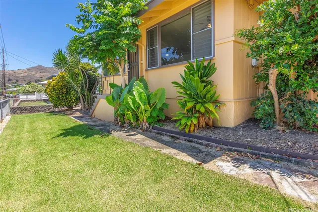 a view of a back yard of the house