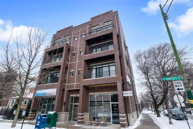$600,000 | 3056 North Oakley Avenue, Unit 4N, Chicago, IL 60618