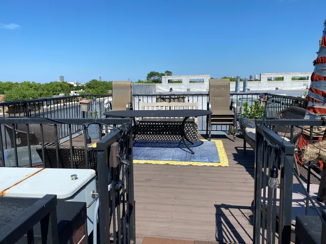 $600,000 | 3056 North Oakley Avenue, Unit 4N, Chicago, IL 60618