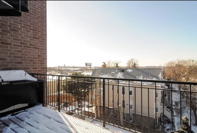 $600,000 | 3056 North Oakley Avenue, Unit 4N, Chicago, IL 60618