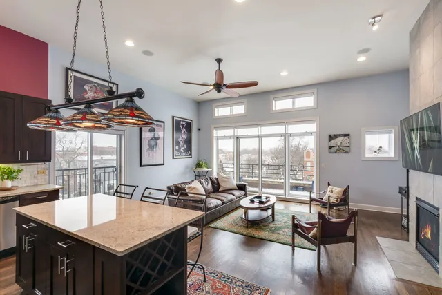 $600,000 | 3056 North Oakley Avenue, Unit 4N, Chicago, IL 60618